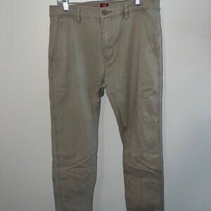 Levi Khakis XX Chino (33x30)